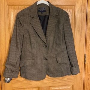 Evan-Picone Cute and versatile brown tweed like 2 button stretch blazer.